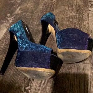 Pump heels, worn twice, multicolored.